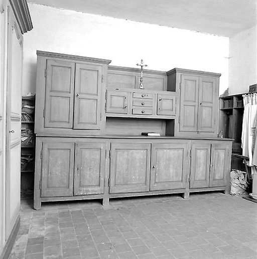 Meuble de sacristie (chasublier-commode)