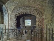 Ensemble mobilier (statue, trois croix, relief, peinture murale)