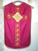 Ensemble : chasuble, étole, manipule, voile de calice, bourse de corporal (ornement rouge, No 1)