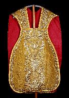 Ornement doré (chasuble, étole, manipule, voile de calice et  bourse de corporal)