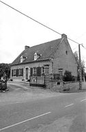 Ferme avec cimetière protestant irvingien à Ladouzy-la-Ville