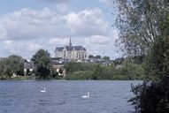 L'ancienne collégiale royale, puis église paroissiale, actuellement basilique Saint-Quentin