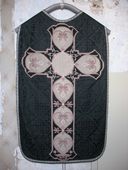 Ensemble : chasuble, étole, manipule, voile de calice (ornement noir)