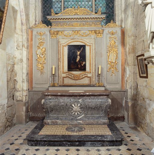 Autel secondaire (autel tombeau) de la 4e chapelle nord
