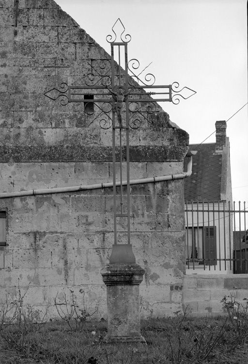 Croix de chemin (croix de carrefour) à Caisnes