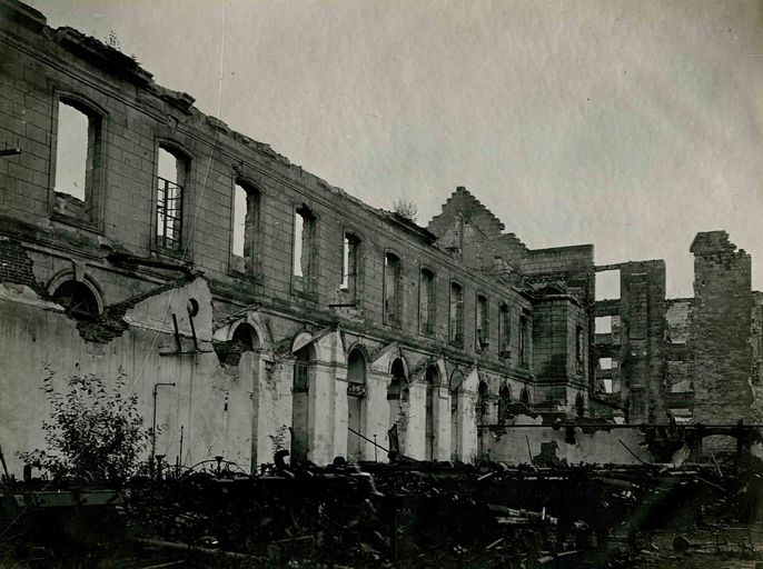 Ancienne abbaye cistercienne puis filature de coton et tissage de la Société des établissements d'Ourscamp, puis Compagnie d'Ourscamp, puis Société d´Ourscamp Mercier Meyer, puis Moritz et Cie