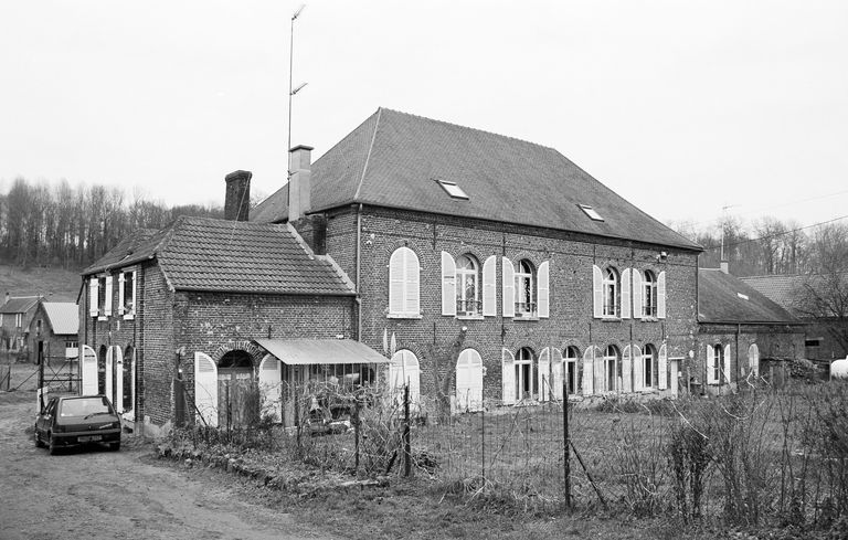 Ancien moulin à farine, puis filature de laine Warnier, puis sucrerie de betteraves Ducharron Orens et Cie (vestiges)