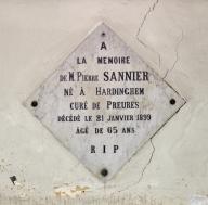 Plaque commémorative de Pierre Sannier (1833-1899), curé de Preures (?-1899)