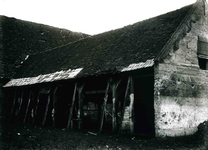 Ancienne abbaye cistercienne puis filature de coton et tissage de la Société des établissements d'Ourscamp, puis Compagnie d'Ourscamp, puis Société d´Ourscamp Mercier Meyer, puis Moritz et Cie