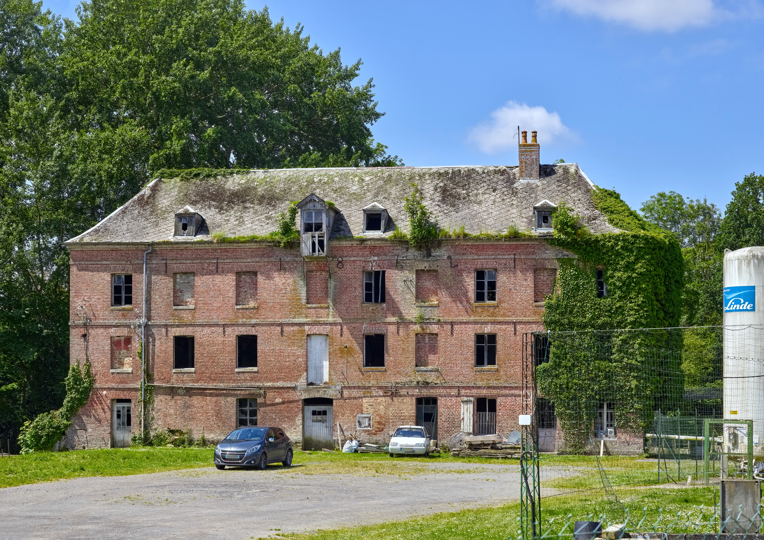 Ancien moulin à huile Heuzé, puis minoterie Butler, puis usine frigorifique Poidevin, actuellement pisciculture