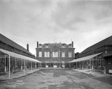 Ancien collège, devenu école des frères des écoles chrétiennes (école de garçons), puis école communale de filles