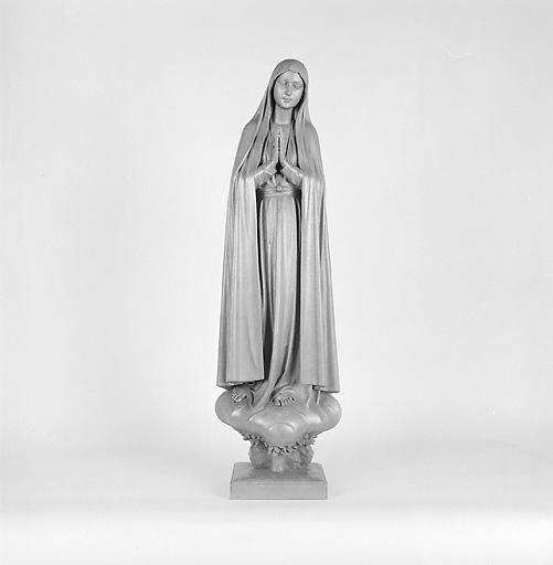 Statue (petite nature) : Vierge dite Notre-Dame de Fatima.