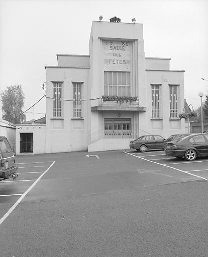 Salle des fêtes de Rousies.