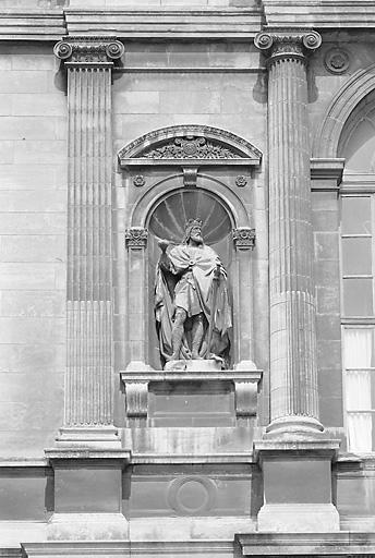 Deux statues (figure colossale) : Charlemagne, Napoléon Ier