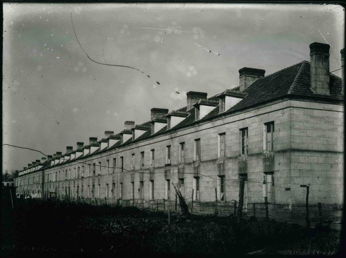 Ancienne abbaye cistercienne puis filature de coton et tissage de la Société des établissements d'Ourscamp, puis Compagnie d'Ourscamp, puis Société d´Ourscamp Mercier Meyer, puis Moritz et Cie