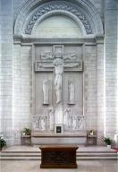 Ensemble de l'autel du bras sud du transept de style Art déco (autel, degré d'autel, retable, tabernacle, clôture d'autel)