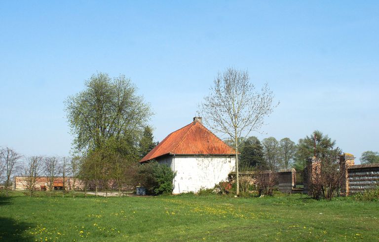 Communs, dépendances et ferme du château