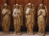 Ensemble de quatre statuettes d'anges