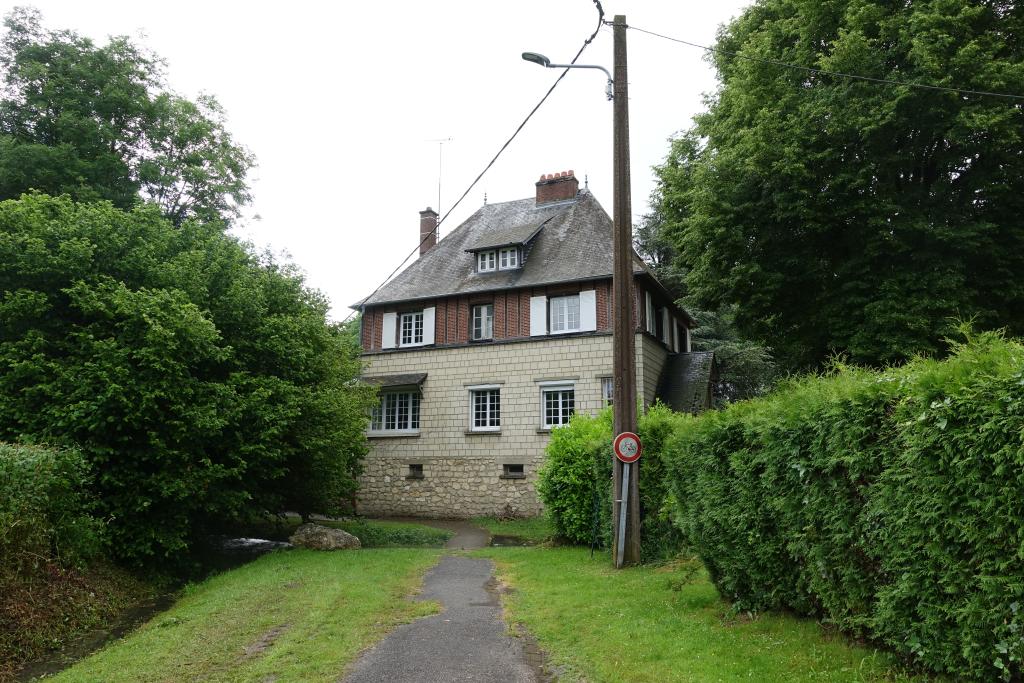 Ancienne minoterie dite moulin Dervois puis Leclerc, puis graineterie Dubernay, aujourd'hui maison