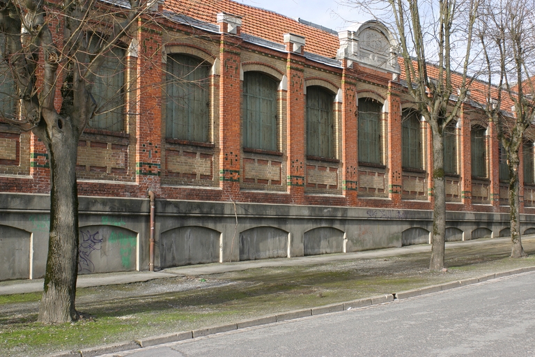 Ancien tissage de laine Testart Frères, puis Taine, Guillot et Cie, usine de cycles Motobécane, usine de la Société Européenne d'Ourdinage Textile (SEOT), puis de la Lainière de Picardie