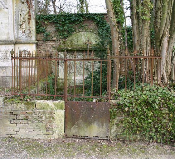 Tombeau (stèle funéraire) de la famille Couderc