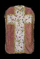 Chasuble, étole, manipule (ornement rouge)