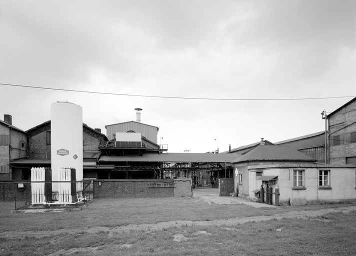 Ancienne fonderie de bronze et de fer Muller Roger et Cie, usine de fabrication de baignoires émaillées Fonderie et Emaillerie de Noyon, puis Société générale de Fonderie, devenu Jacob Delafon