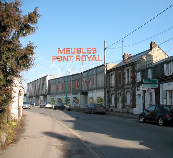 Ancienne usine de jouets, puis usine de meubles Pont-Royal, devenue magasin de commerce