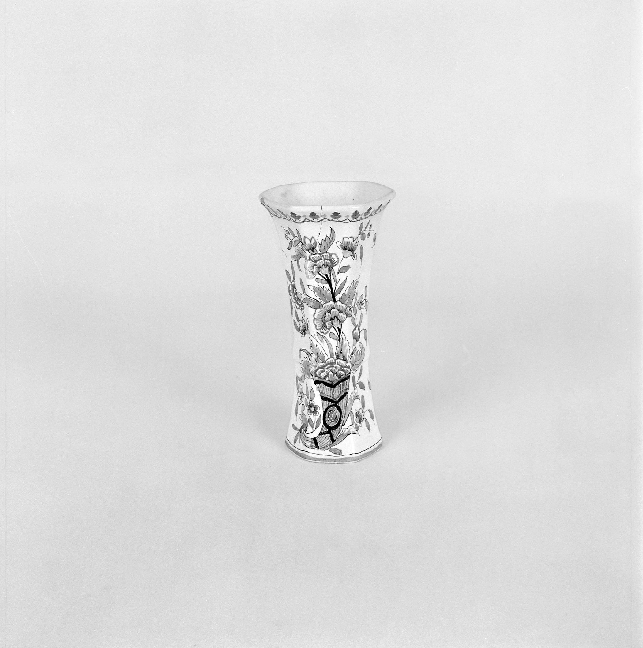 Vase d'autel : vase à fleurs