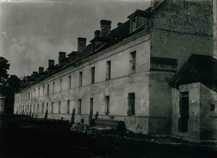 Ancienne abbaye cistercienne puis filature de coton et tissage de la Société des établissements d'Ourscamp, puis Compagnie d'Ourscamp, puis Société d´Ourscamp Mercier Meyer, puis Moritz et Cie