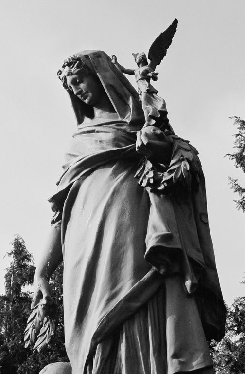 Groupe sculpté (figure colossale) : La Victoire et le soldat mourant