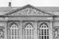 Fronton (décor d'architecture, décor d'élévation extérieure)