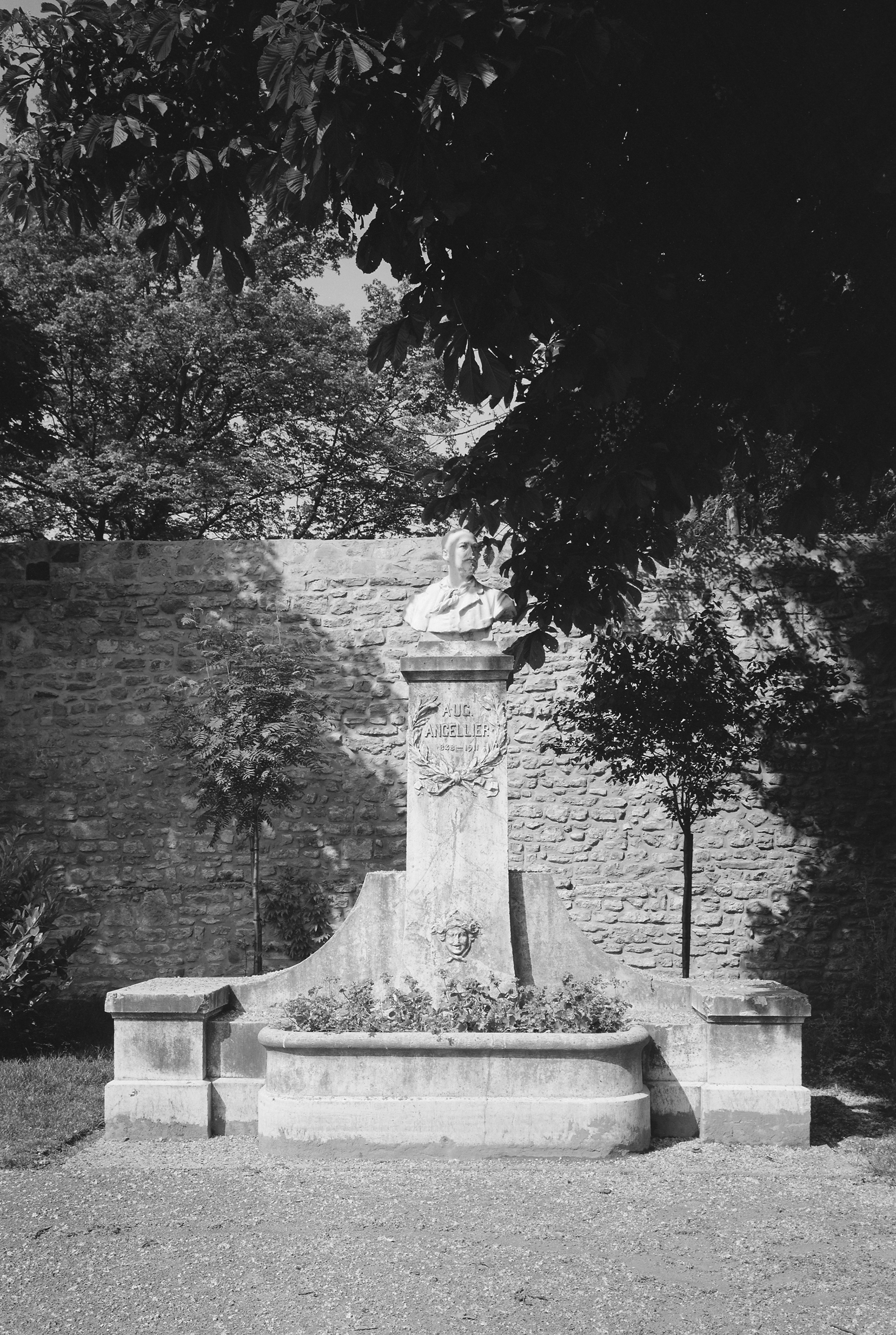 Monument d'Auguste Angellier