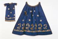 Deux robes bleues pour la statue de Notre-Dame de Boulogne