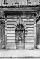 Château d'Eau dit Fontaine aux Dauphins