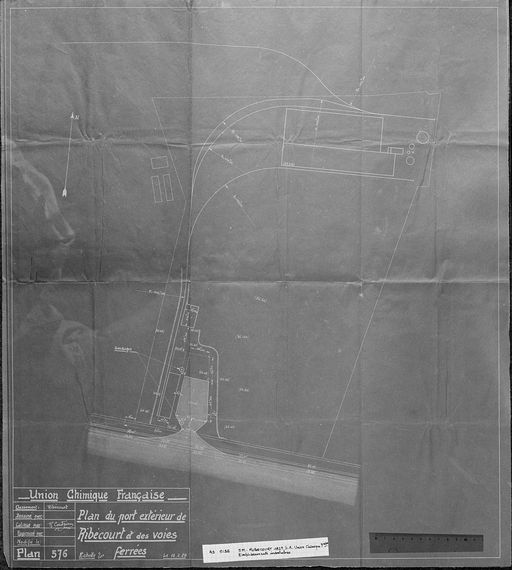 Ancienne filature de laine SAPIL, usine de matières plastiques Union Chimique Française, puis Société des produits chimiques de Ribécourt, puis Péchiney Produits chimiques, puis Rhône Poulenc, puis Rhodia Chimie et Nova Chemical