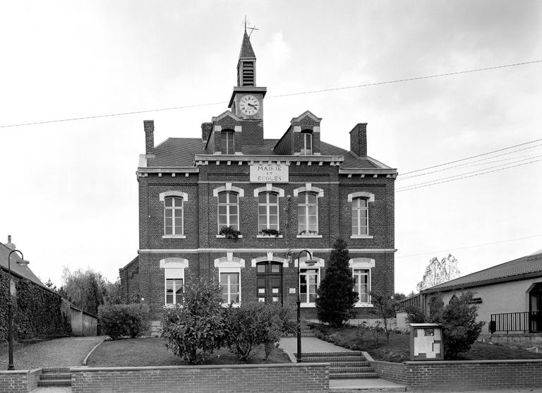 Mairie et école primaire de Mennevret