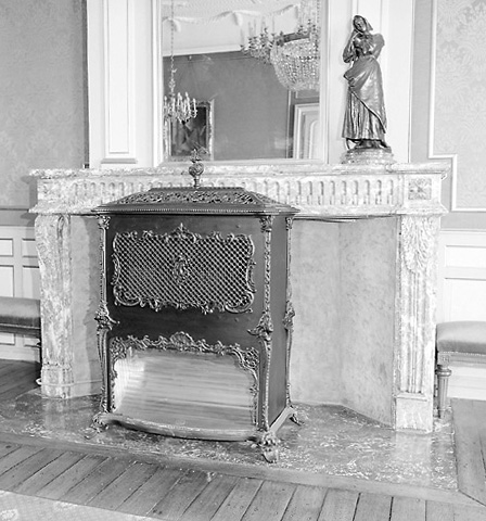 Manteau de cheminée du grand salon