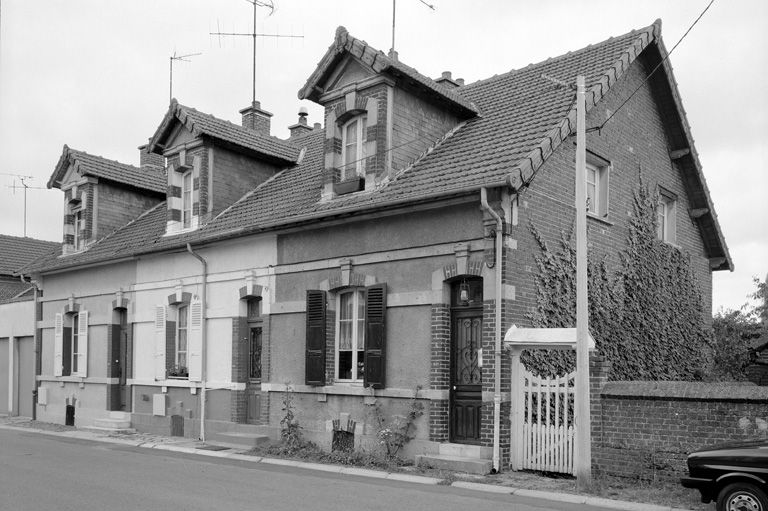 Maison d'ouvriers à trois unités d'habitation