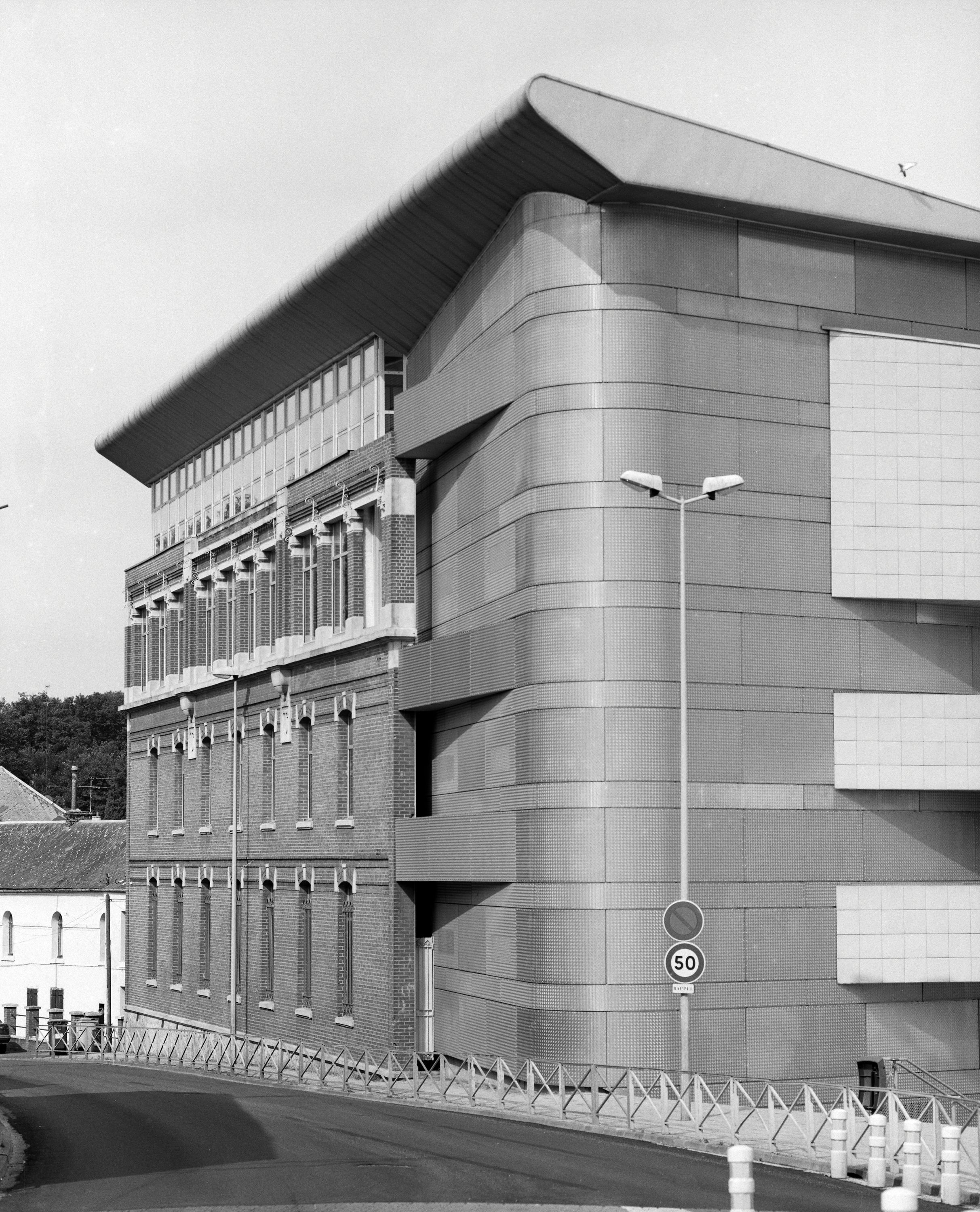 Anciens bureaux de l'usine du Tilleul, aujourd'hui lycée André-Lurçat