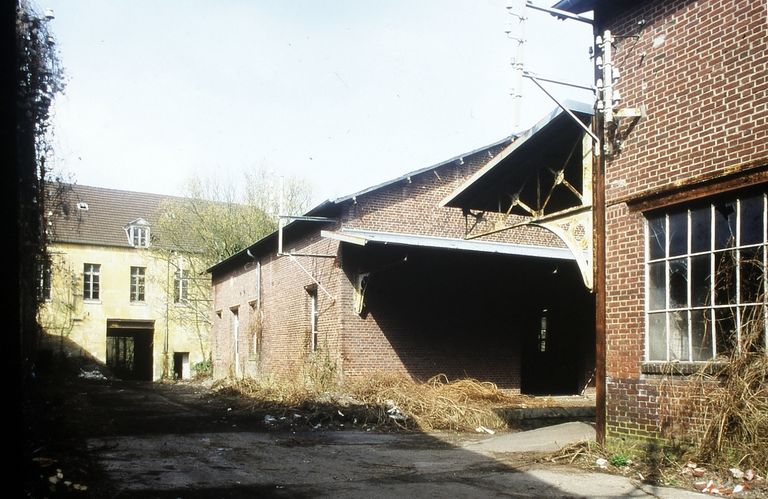 Ancienne filature de laine Lefèvre, puis Hindenbourg, puis Seillière, devenue usine d'isolateurs électriques en porcelaine Parvillée
