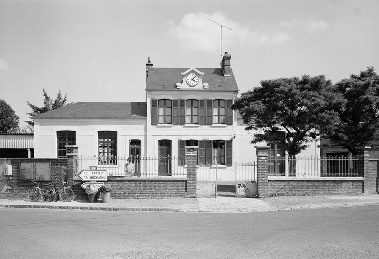 Mairie et école primaire de Brétigny