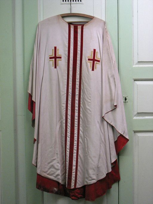 Ornements : Ensemble des vêtements liturgiques du 20e siècle