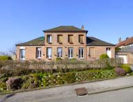 Anciennes école et mairie de Grand-Laviers, actuellement maison