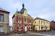 Ancienne école primaire de garçons et mairie du village de Fressenneville, actuellement mairie et bibliothèque