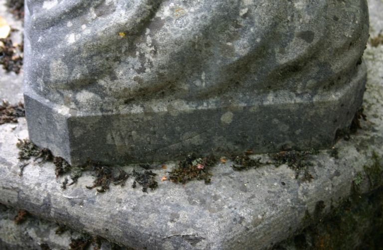 Statue : Vierge du Rosaire en prière