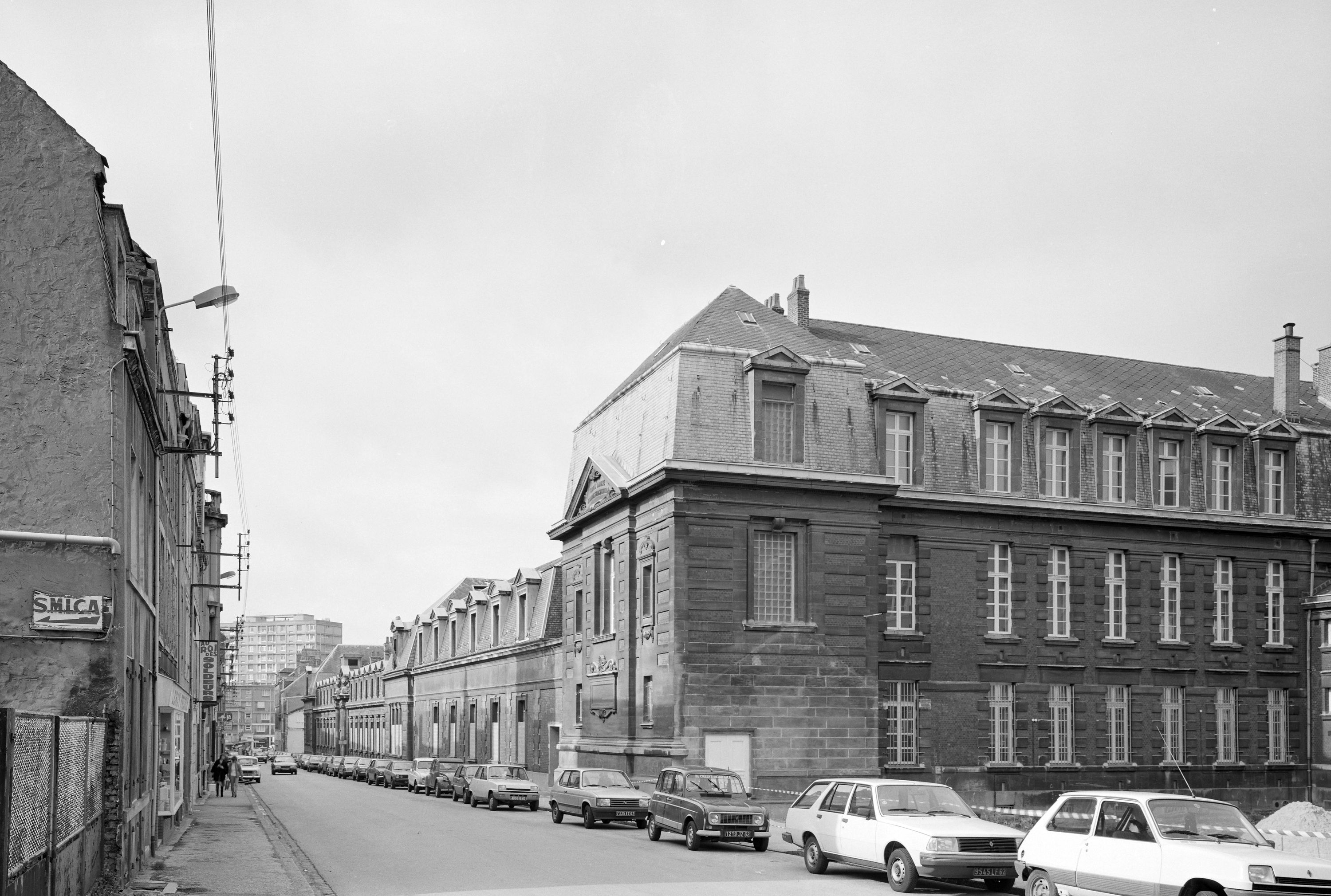 Hôpital annexe Gatien de Clocheville, puis établissement administratif dit Direction de l'action sanitaire et sociale, devenue maison des étudiants