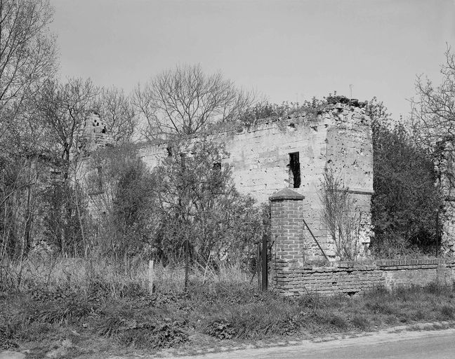 Ancien manoir de Mondescourt (vestiges)