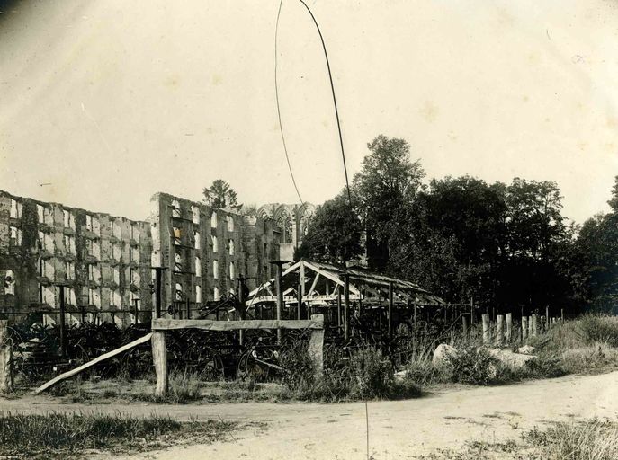 Ancienne abbaye cistercienne puis filature de coton et tissage de la Société des établissements d'Ourscamp, puis Compagnie d'Ourscamp, puis Société d´Ourscamp Mercier Meyer, puis Moritz et Cie