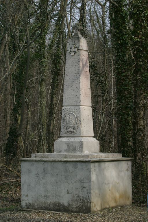 Monument aux morts du bois de Beau marais à Craonne